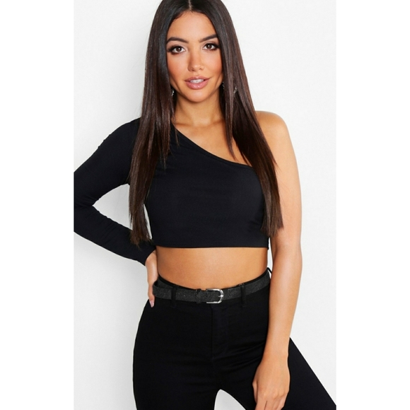 black one sleeve crop top